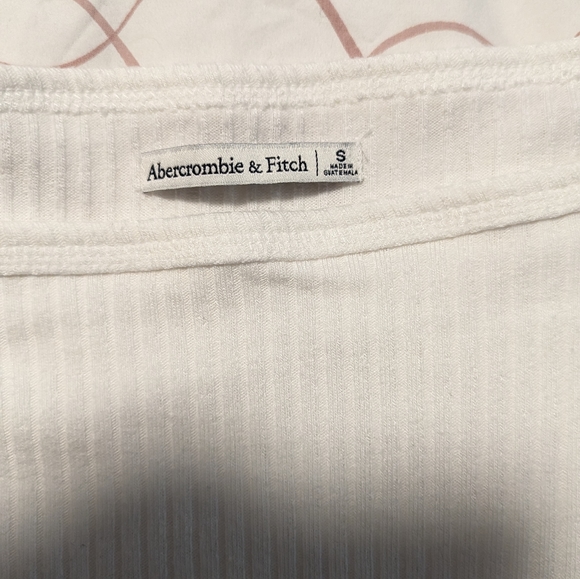 Off shoulder crop top - Picture 2 of 3